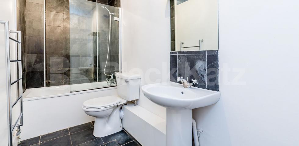 			GARDEN FLAT!, 1 Bedroom, 1 bath, 1 reception Flat			 Hartham Road, HILLMARTON CONSERVATION AREA