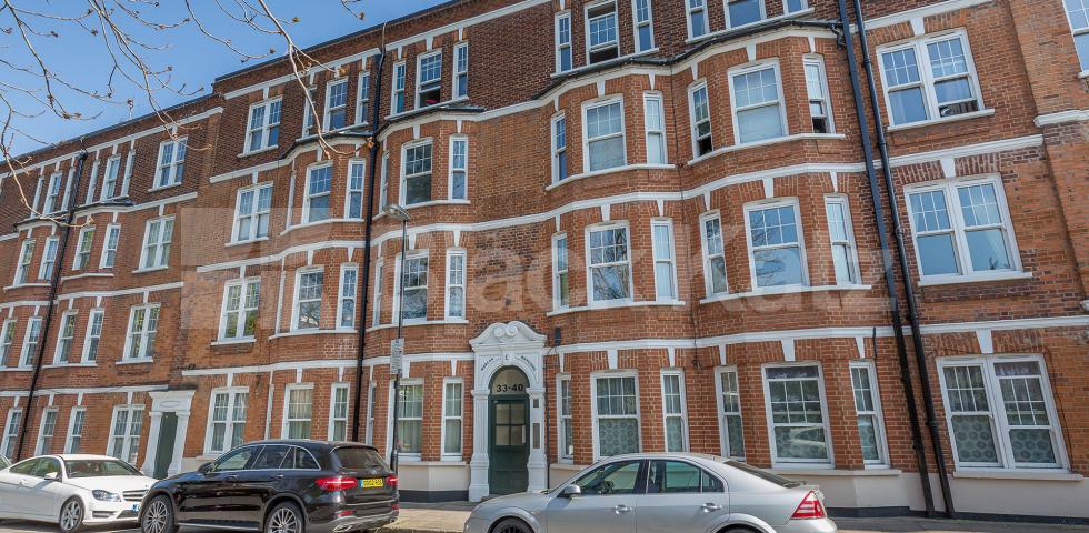 			STUNNING 3 BEDROOM BY HIGHBURY FIELDS, 3 Bedroom, 1 bath, 1 reception Flat			 Morgan Mansions, Morgan Road, HIGHBURY AND ISLINGTON-HOLLOWAY