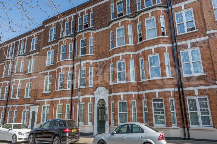 Spacious 3 bedroom property located within a mansion block Morgan Road, Holloway