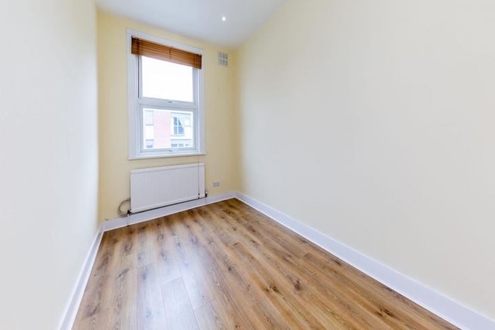 Near to an array of amenities on Stroud Green Road and a short walk to a station Hanley Road, Finsbury Park