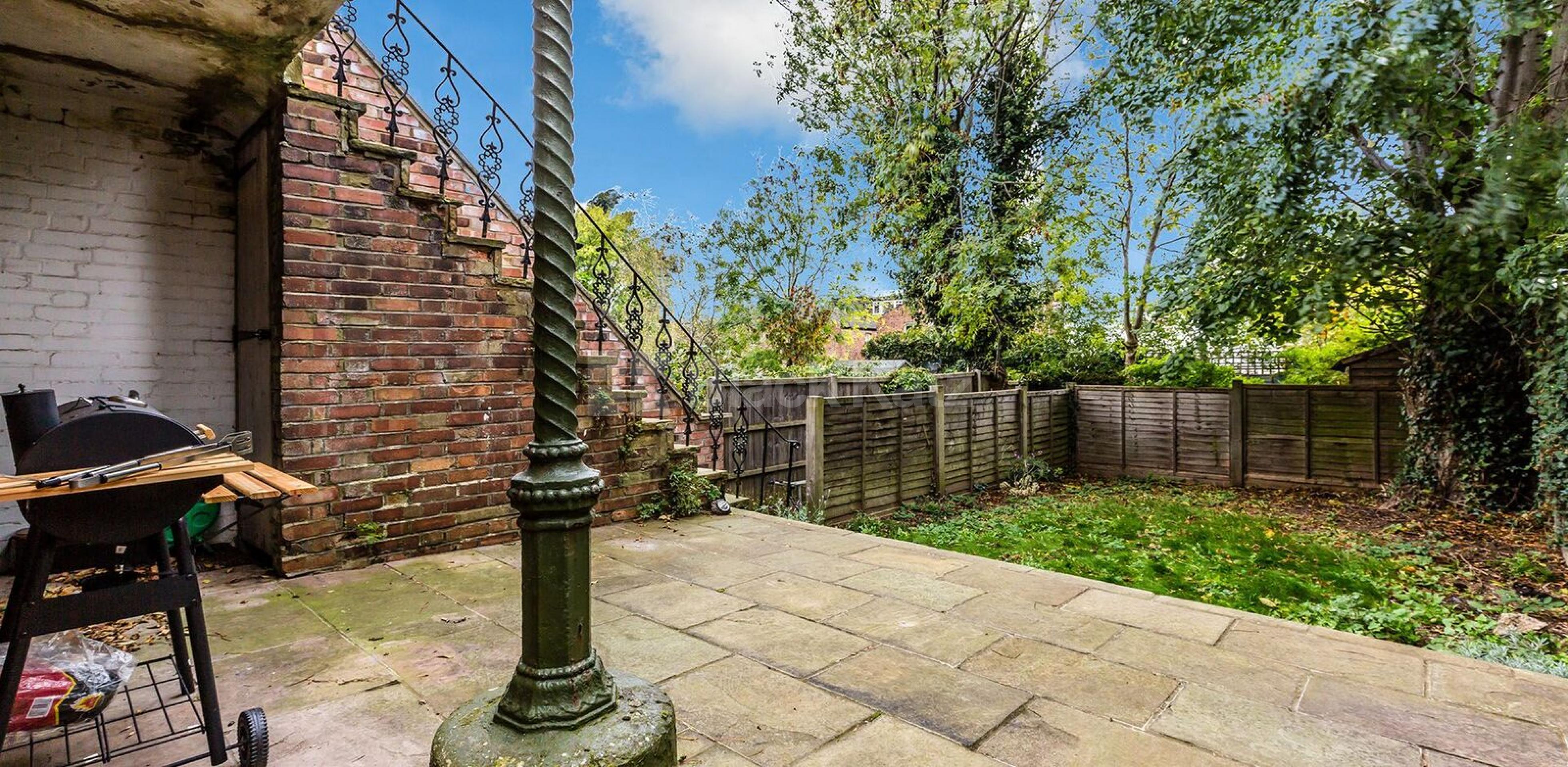 			Beautiful Garden Property !, 2 Bedroom, 1 bath, 1 reception Ground Floor Flat			 Barnard Hill, Muswell Hill N10