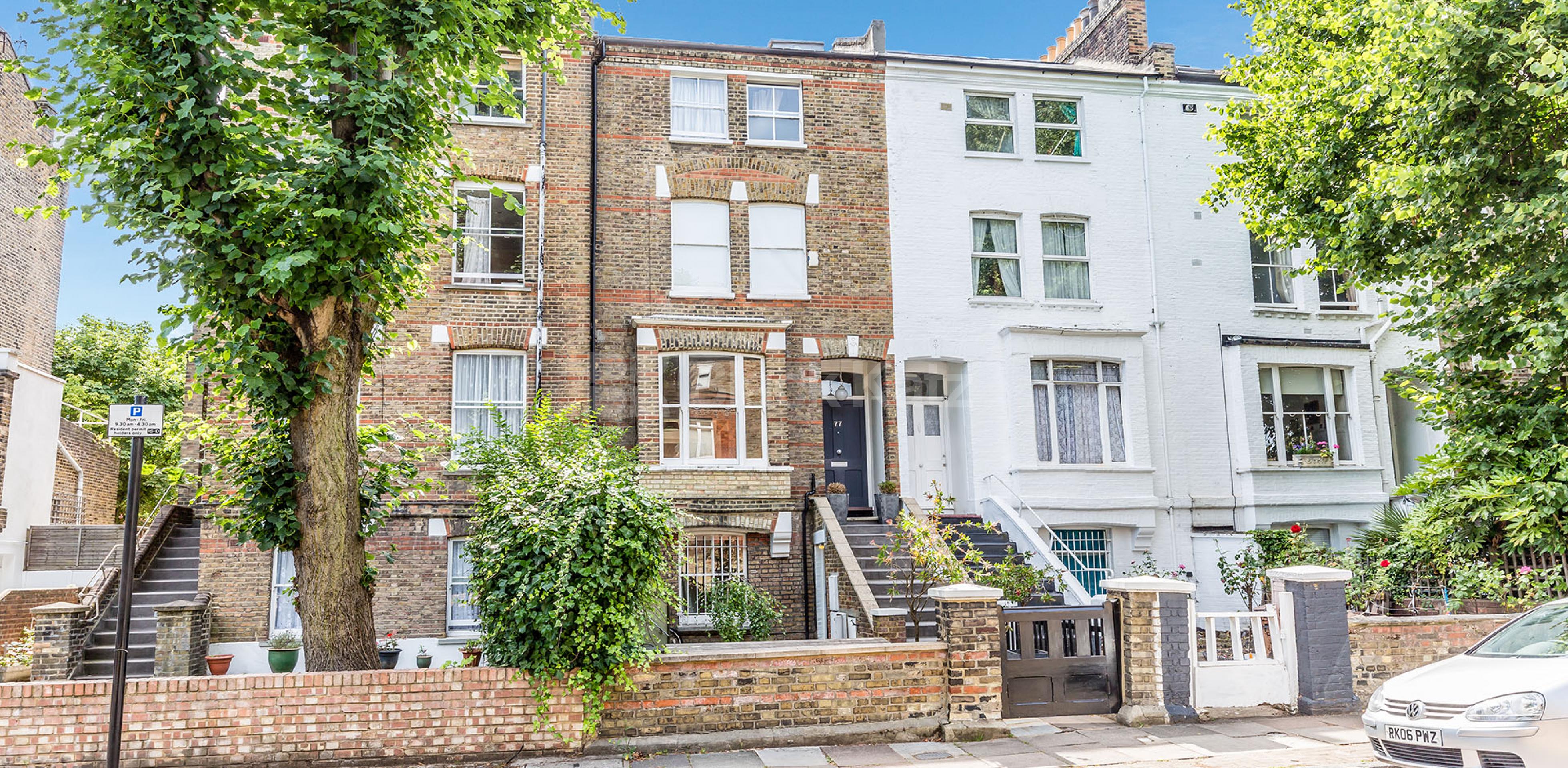 A spacious three double bedroom property located minutes to Caledonian Road Hartham Road, Caledonian Road N7