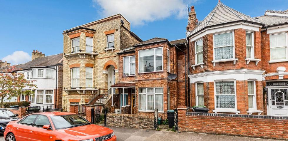 			Beautiful Garden Property !, 2 Bedroom, 1 bath, 1 reception Ground Floor Flat			 Barnard Hill, Muswell Hill
