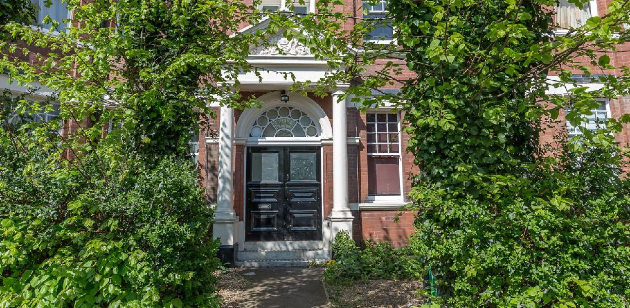 Large 4 bed set with a beautiful red brick mansion block Linden Mansions, Hornsey Lane, Highgate