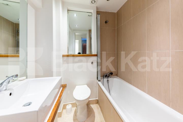 2 bedroom property in the hustle bustle of Chapel Market and Upper Street Chapel Market, ANGEL