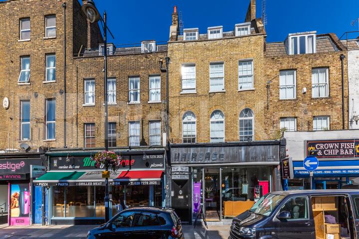 2 bedroom property in the hustle bustle of Chapel Market and Upper Street Chapel Market, ANGEL