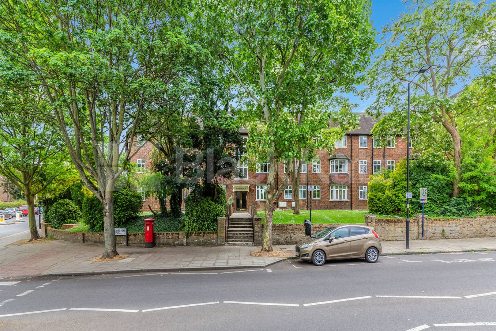 located within a well maintained mansion block a short walk to Tufnell Park Carleton Road , Tufnell Park 