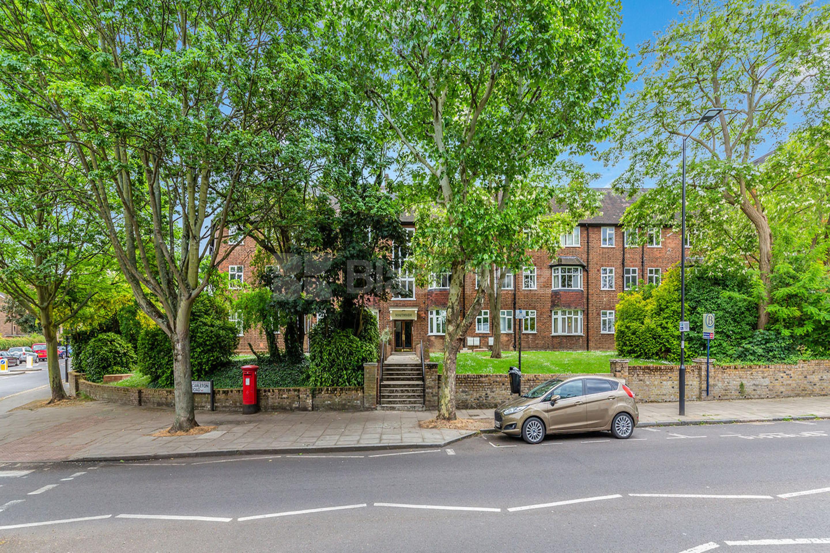 located within a well maintained mansion block a short walk to Tufnell Park Carleton Road , Tufnell Park  N7
