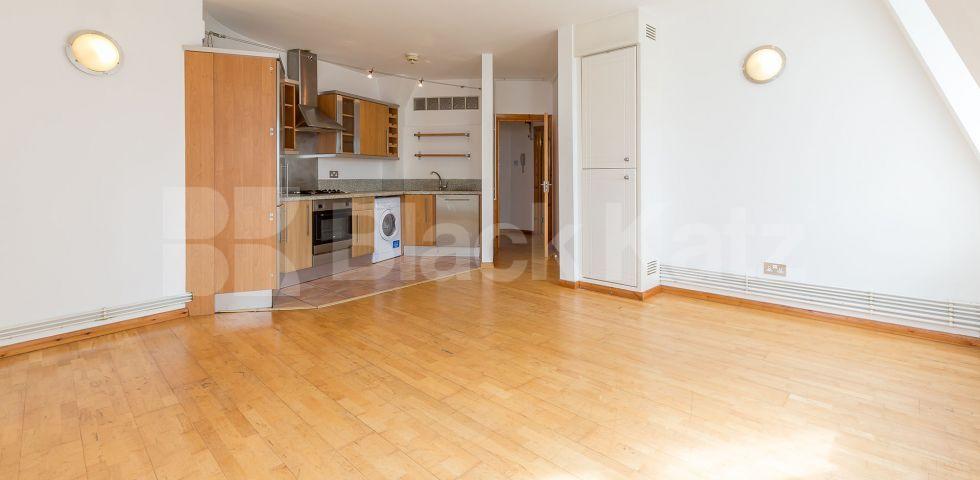 			STUNNING 2 BEDROOM WAREHOUSE APARTMENT, 2 Bedroom, 1 bath, 1 reception Flat			 Atrium Apartments-Felton Street, HAGGERSTON/HOXTON