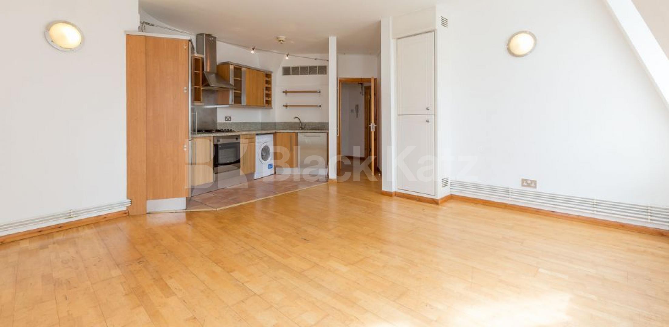 Open plan living 2 Bedroom Flat in Atrium ApartmentsFelton Street N1