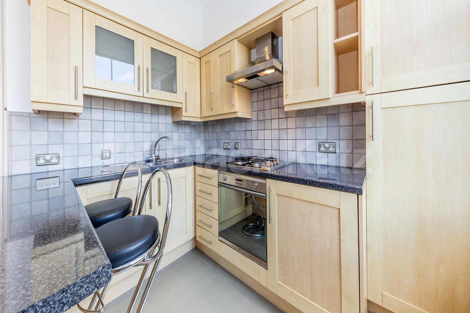 Bright 1 bedroom property located on Tufnell Park Road Minutes to the station Tufnell Park Road, Tufnell Park 