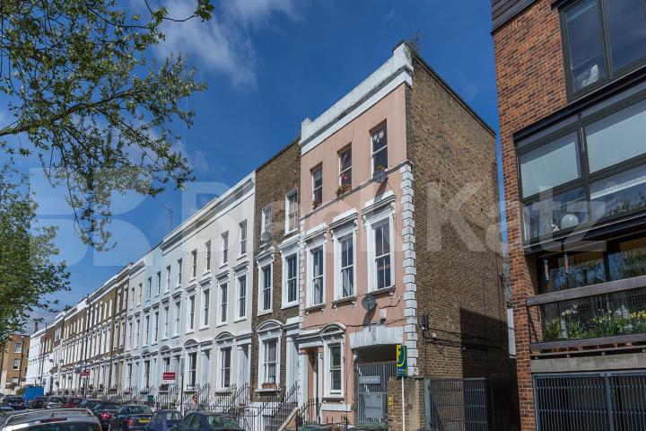  Stunning two bedroom property set on the first floor of period conversion Mildmay Grove North, Newington Green