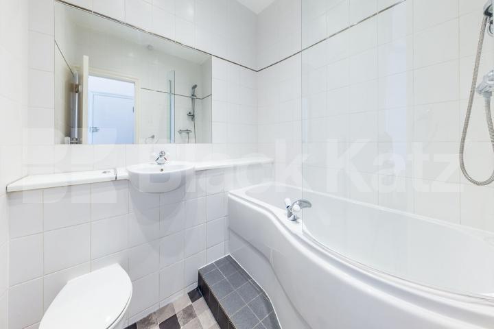 Bright 1 bedroom property located on Tufnell Park Road Minutes to the station Tufnell Park Road, Tufnell Park 