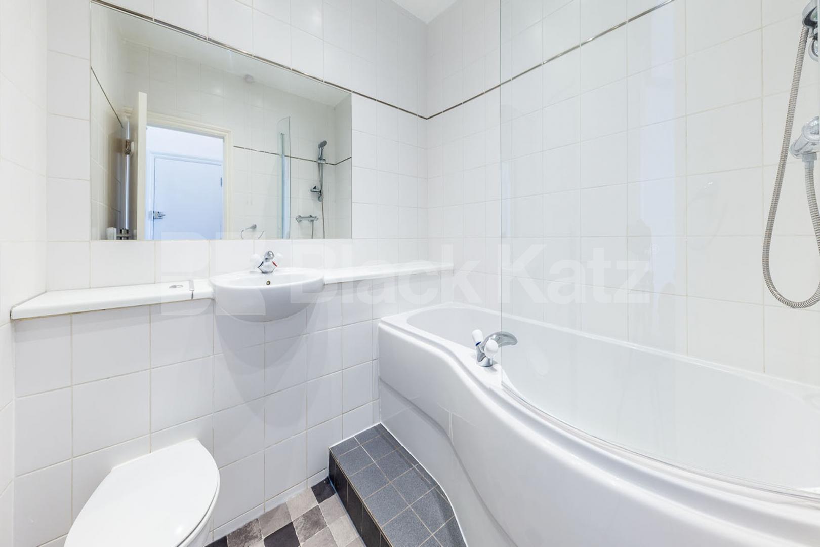 Bright 1 bedroom property located on Tufnell Park Road Minutes to the station Tufnell Park Road, Tufnell Park 