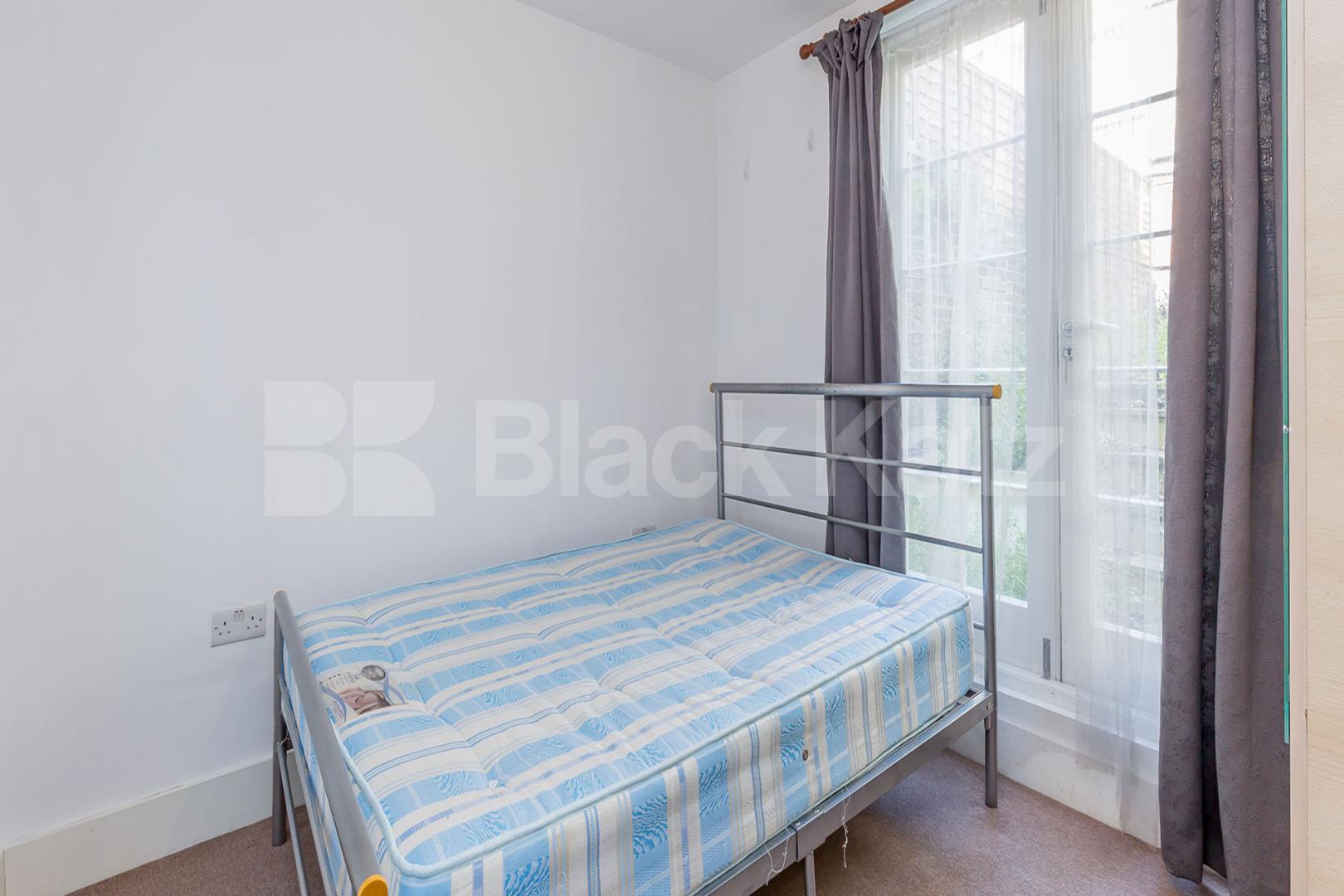 Stunning 3 bedroom with large terrace and garden in a zone 1 location Swinton Street, Kings Cross