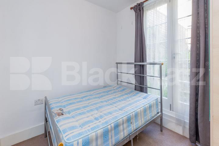 Stunning 3 bedroom with large terrace and garden in a zone 1 location Swinton Street, Kings Cross