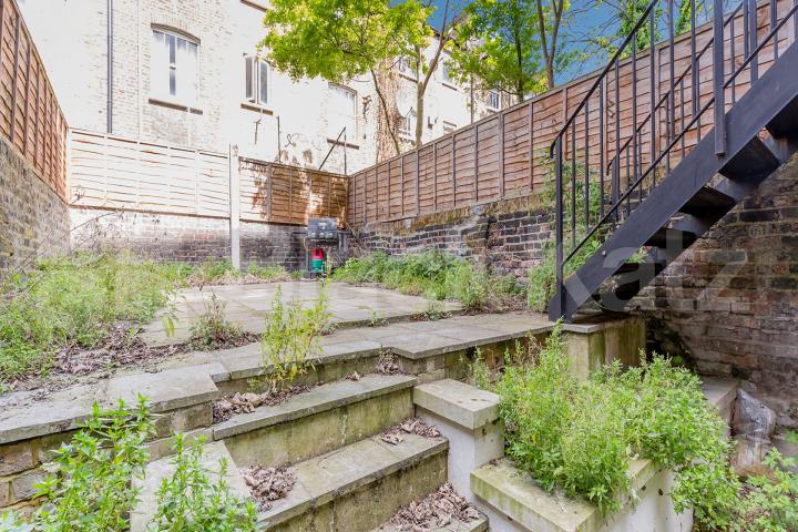 Stunning 3 bedroom with large terrace and garden in a zone 1 location Swinton Street, Kings Cross