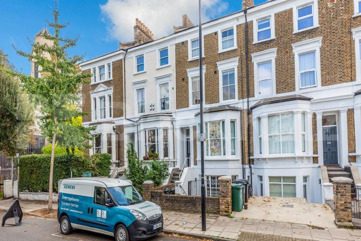 Bright 1 bedroom property located on Tufnell Park Road Minutes to the station Tufnell Park Road, Tufnell Park 