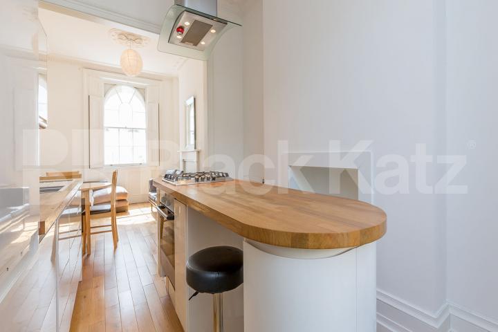 Stunning 3 bedroom with large terrace and garden in a zone 1 location Swinton Street, Kings Cross