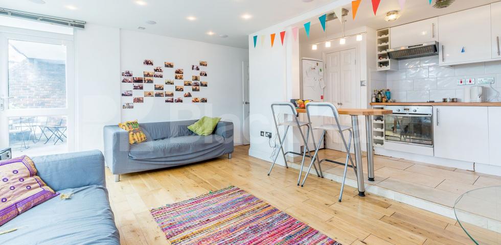 Modern three bed with big lounge wood floors and a modern kitchen & bathroom Kingsdown Road, Archway