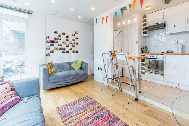 3 bed 2 bath property located within close proximity to Archway Kingsdown road, Archway