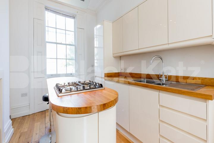 Stunning 3 bedroom with large terrace and garden in a zone 1 location Swinton Street, Kings Cross