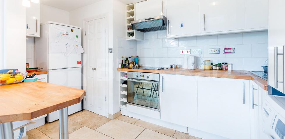 Modern three bed with big lounge wood floors and a modern kitchen & bathroom Kingsdown Road, Archway