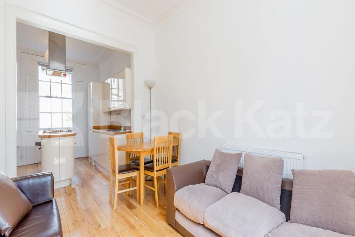 Stunning 3 bedroom with large terrace and garden in a zone 1 location Swinton Street, Kings Cross