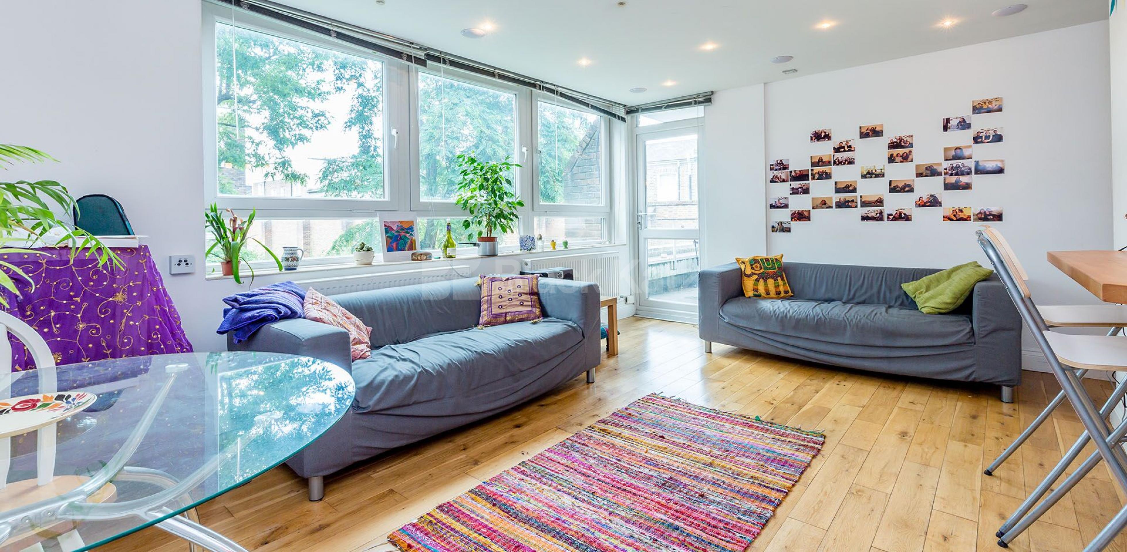 Modern three bed with big lounge wood floors and a modern kitchen & bathroom Kingsdown Road, Archway N19