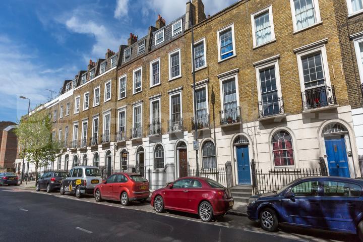 Stunning modern one bedroom property located within a period conversion Swinton Street  , Kings Cross