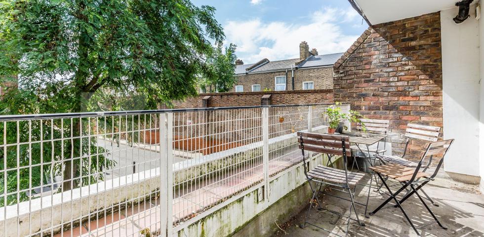 Modern three bed with big lounge wood floors and a modern kitchen & bathroom Kingsdown Road, Archway