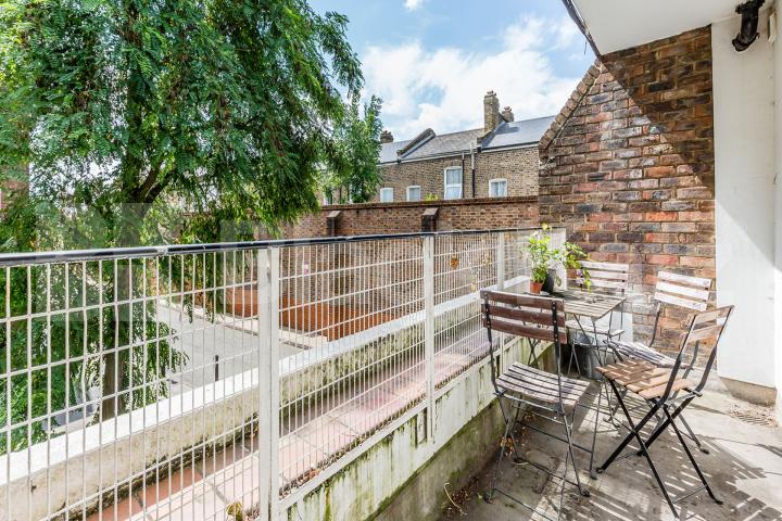 3 bed 2 bath property located within close proximity to Archway Kingsdown road, Archway