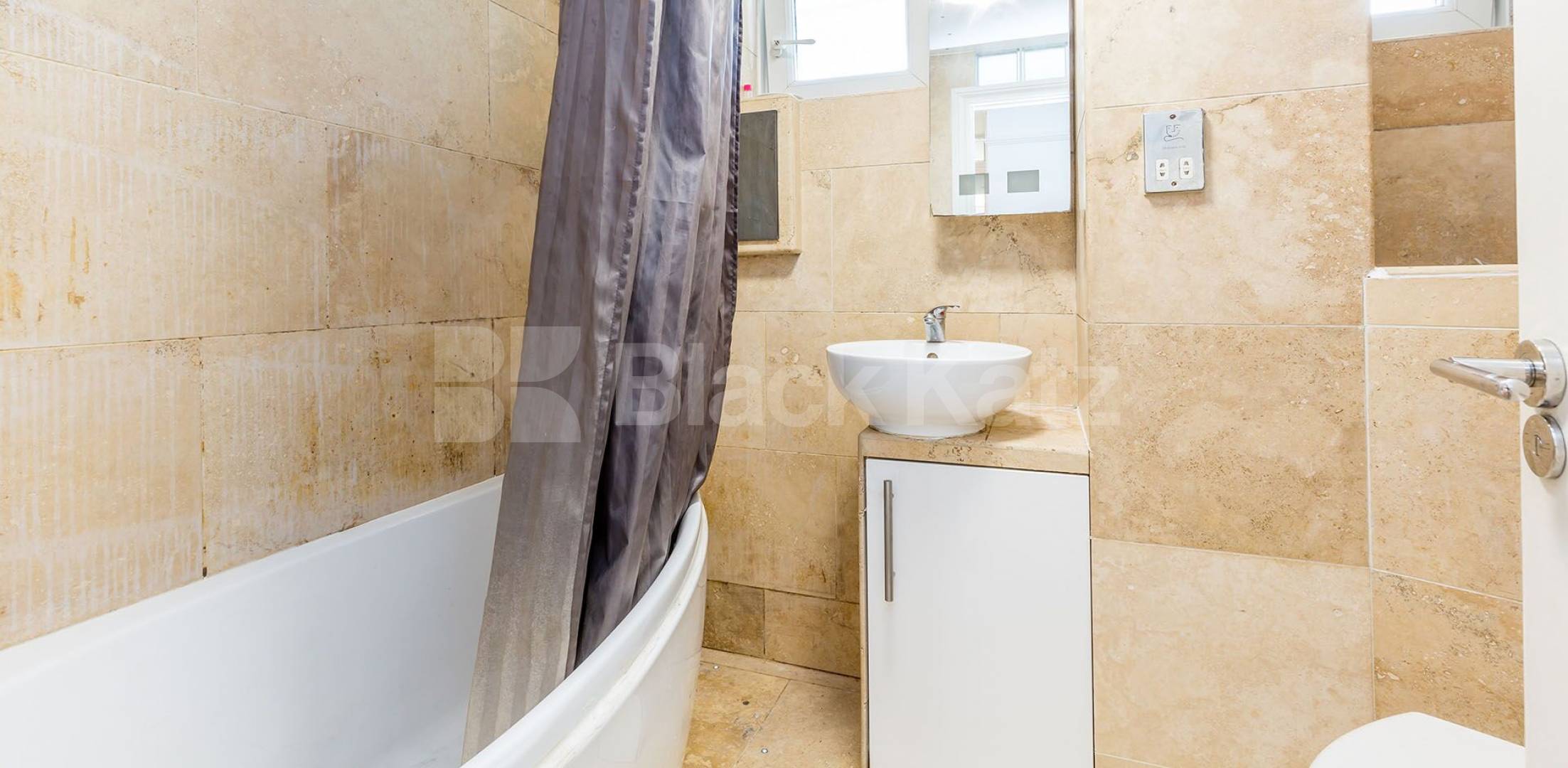 Modern three bed with big lounge wood floors and a modern kitchen & bathroom Kingsdown Road, Archway