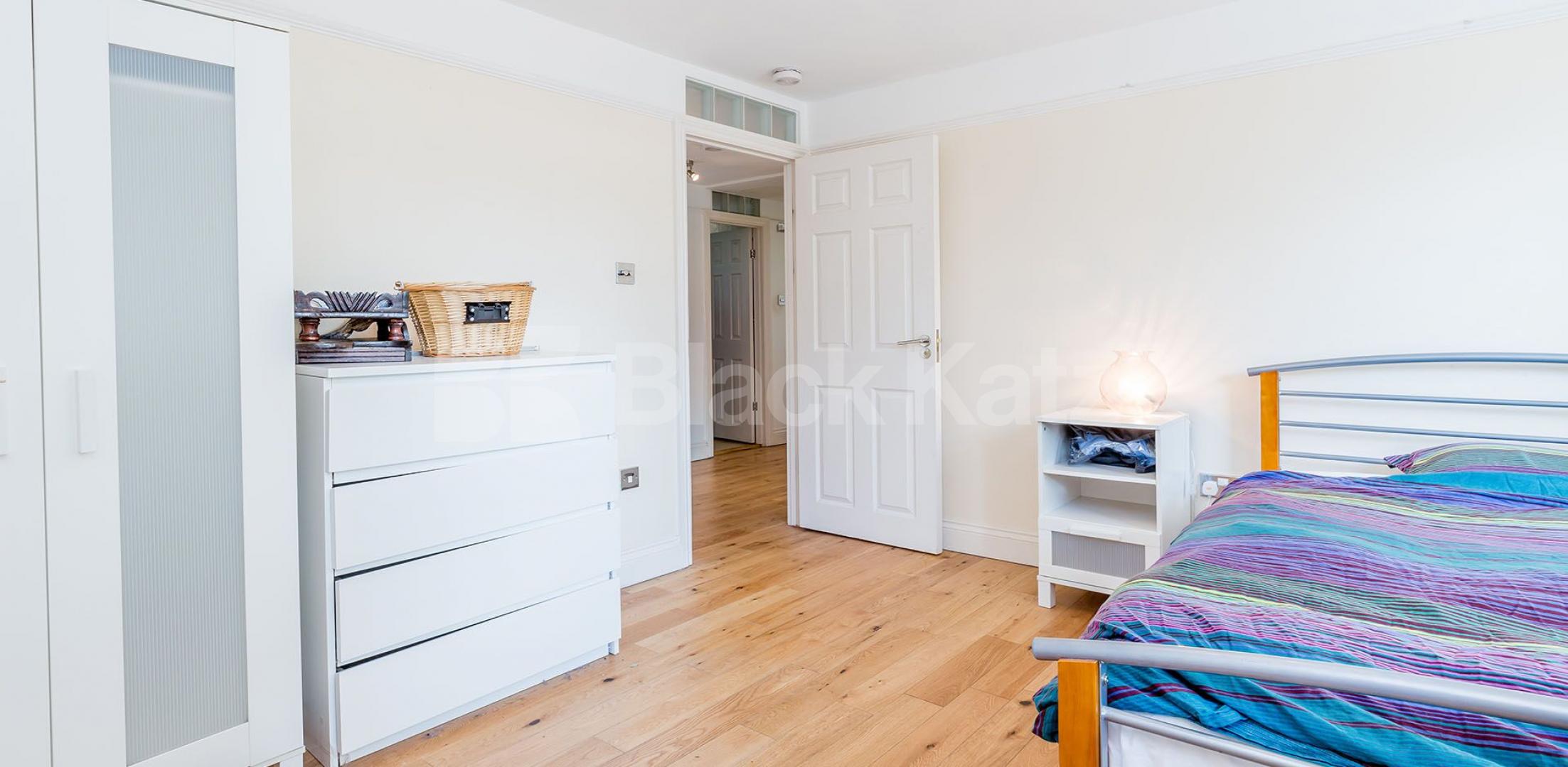 Modern three bed with big lounge wood floors and a modern kitchen & bathroom Kingsdown Road, Archway