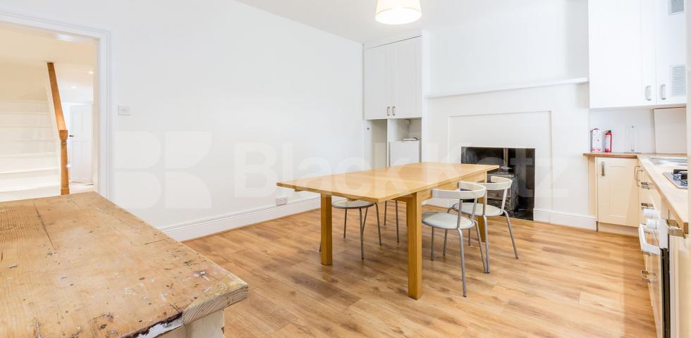 Bright and Stylish One-Bedroom Period Flat to Rent on Mornington Terrace Mornington Terrace, Camden / Regents Park 