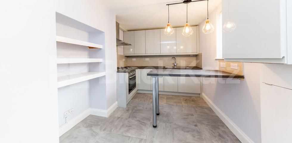 			GOOD FOR 4 SHARERS!, 3 Bedroom, 1 bath, 1 reception Apartment			 Newington Green Road, NEWINGTON GREEN-CANONBURY