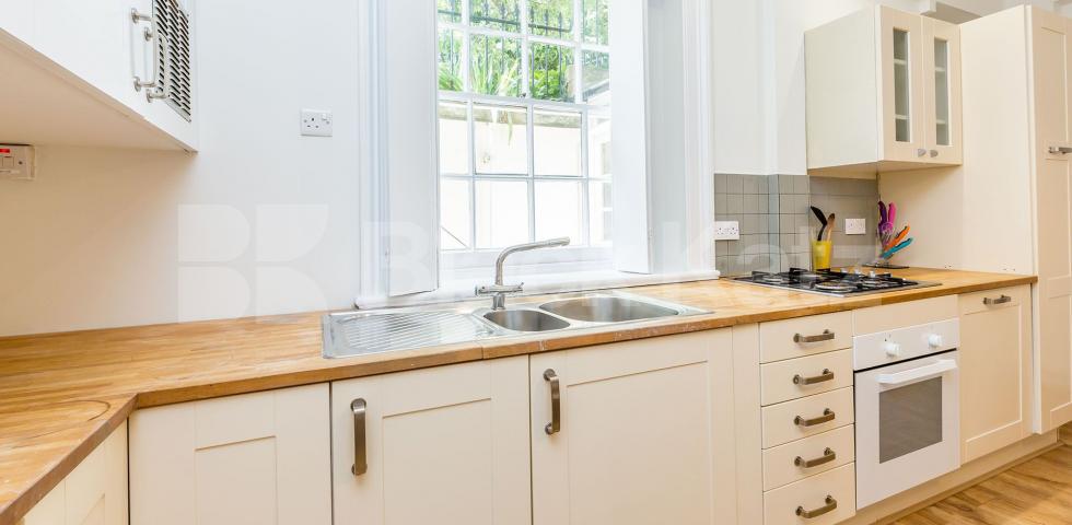 Bright and Stylish One-Bedroom Period Flat to Rent on Mornington Terrace Mornington Terrace, Camden / Regents Park 