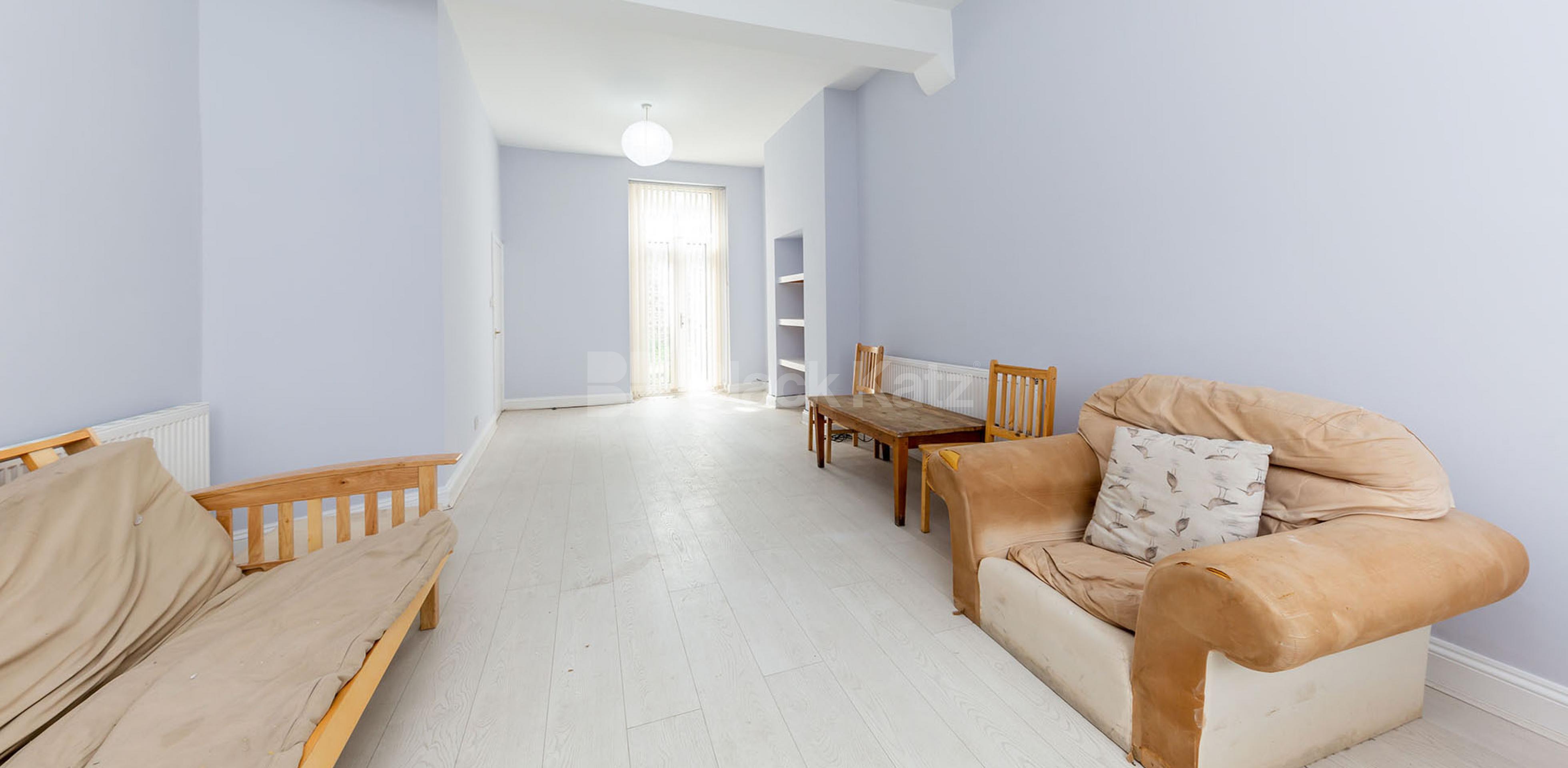 			GOOD FOR 4 SHARERS!, 3 Bedroom, 1 bath, 1 reception Apartment			 Newington Green Road, NEWINGTON GREEN-CANONBURY N1