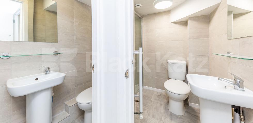 			GOOD FOR 4 SHARERS!, 3 Bedroom, 1 bath, 1 reception Apartment			 Newington Green Road, NEWINGTON GREEN-CANONBURY