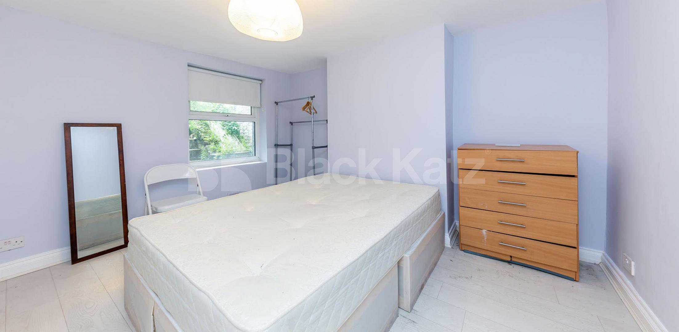 			GOOD FOR 4 SHARERS!, 3 Bedroom, 1 bath, 1 reception Apartment			 Newington Green Road, NEWINGTON GREEN-CANONBURY
