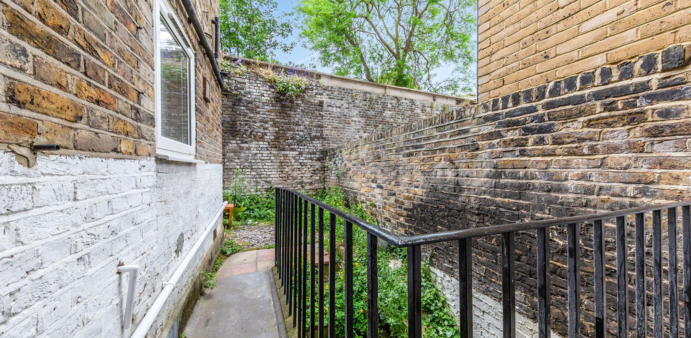 			GOOD FOR 4 SHARERS!, 3 Bedroom, 1 bath, 1 reception Apartment			 Newington Green Road, NEWINGTON GREEN-CANONBURY