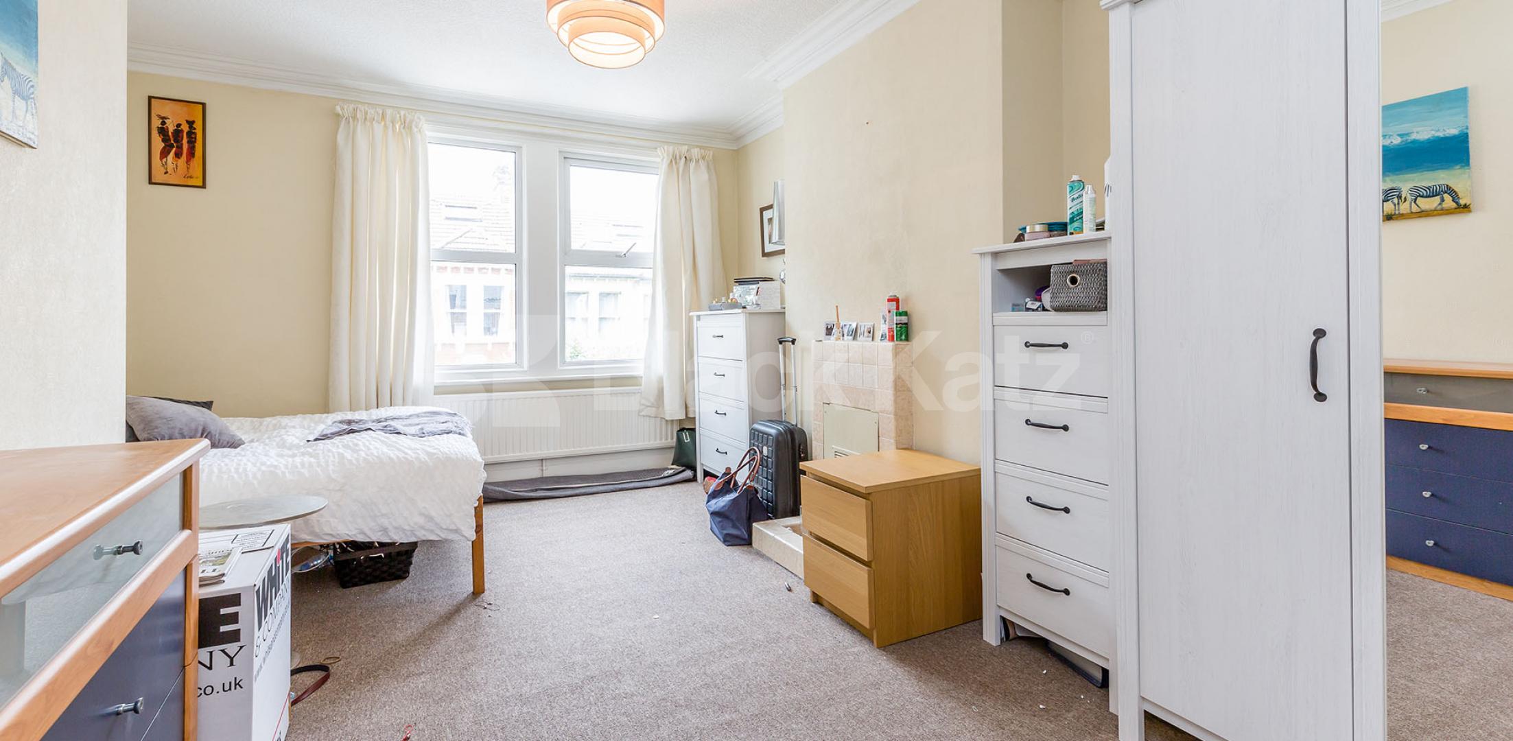 			Great Value For Money, 3 Bedroom, 1 bath, 1 reception Flat			 Edison Road, CROUCH END N8