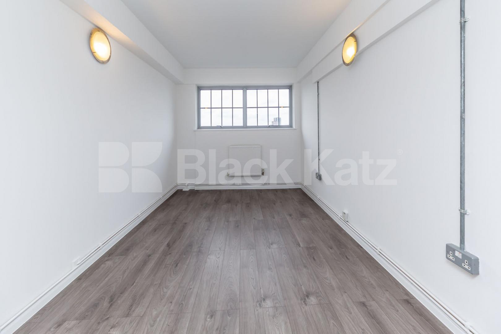 Stunning Live/Work split level 3 bedroom apartment locate in Haggerston Ability View - Kingsland Road, Haggerston