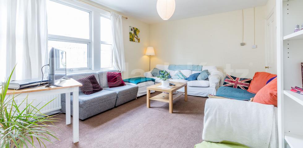 			Great Value For Money, 3 Bedroom, 1 bath, 1 reception Flat			 Edison Road, CROUCH END N8