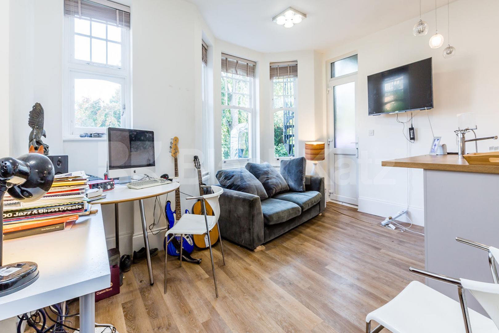 Modern 2 double bedroom property with open plan lounge with breakfast bar island Fortis Green Road, Muswell Hill