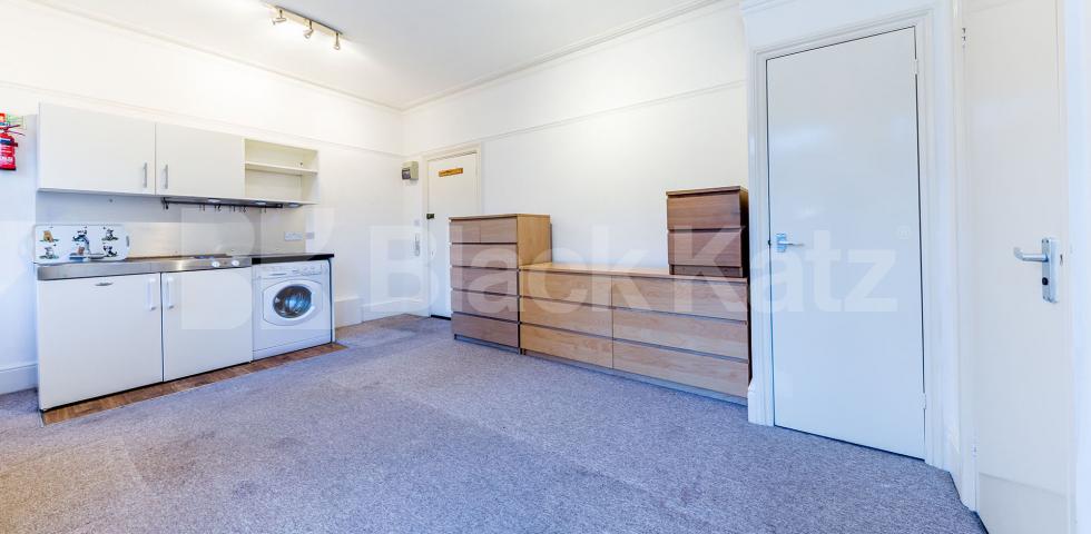 			Fantastic Studio !, Studio Apartment, 1 bath, 1 reception Studio			 Avenue Road, Highgate