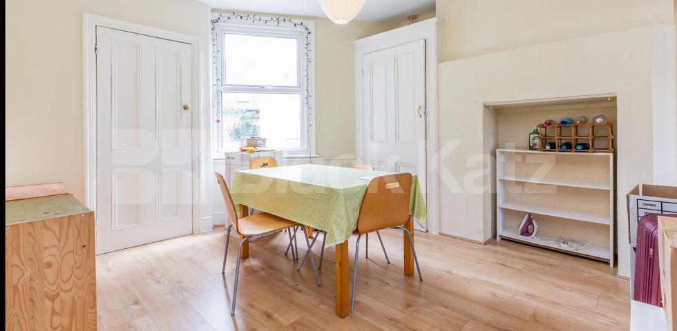 			Great Value For Money, 3 Bedroom, 1 bath, 1 reception Flat			 Edison Road, CROUCH END N8