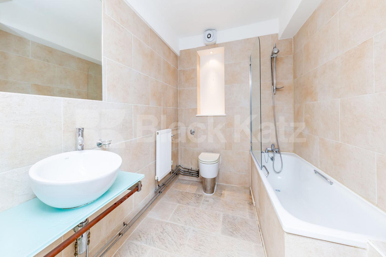 Stunning Live/Work split level 3 bedroom apartment locate in Haggerston Ability View - Kingsland Road, Haggerston