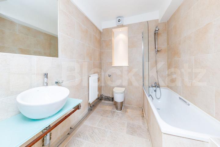 Stunning Live/Work split level 3 bedroom apartment locate in Haggerston Ability View - Kingsland Road, Haggerston