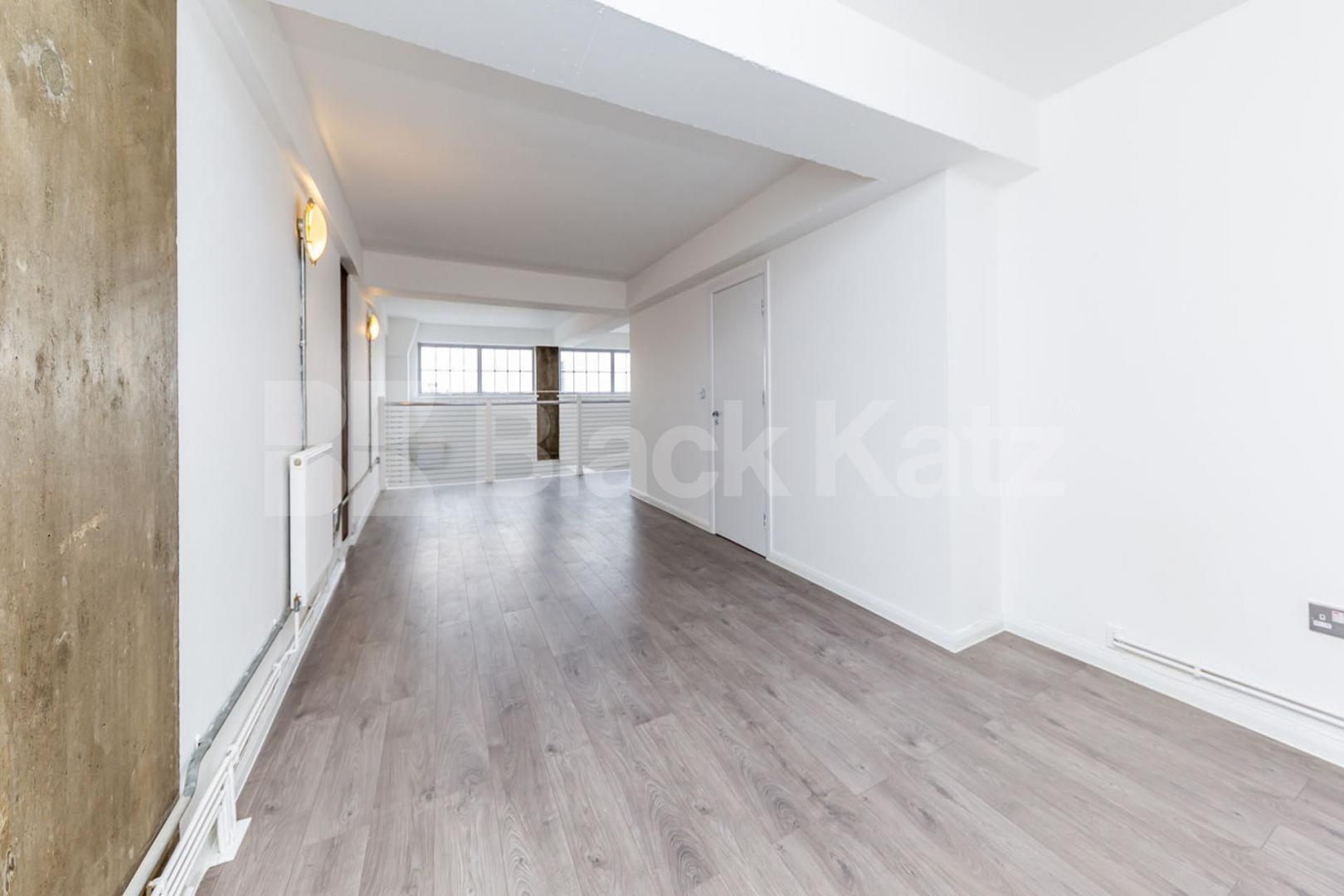 Stunning Live/Work split level 3 bedroom apartment locate in Haggerston Ability View - Kingsland Road, Haggerston